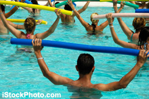 A fitness trainer works with large groups.